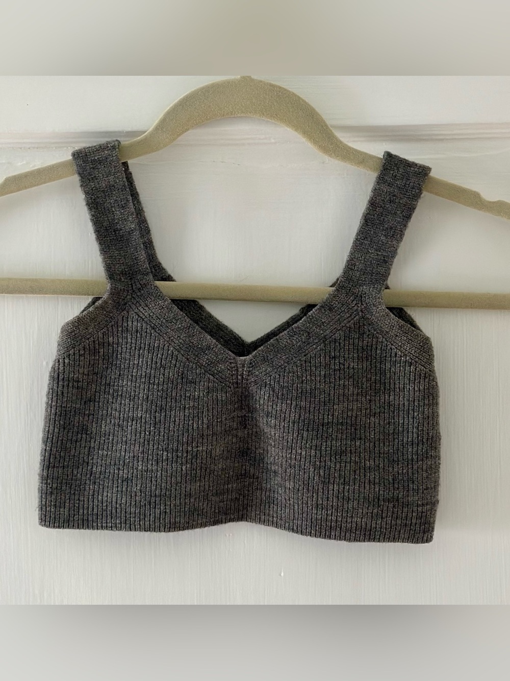 Wilfred Aritzia Ribbed Knit Crop Tank Top XXS V-Neck